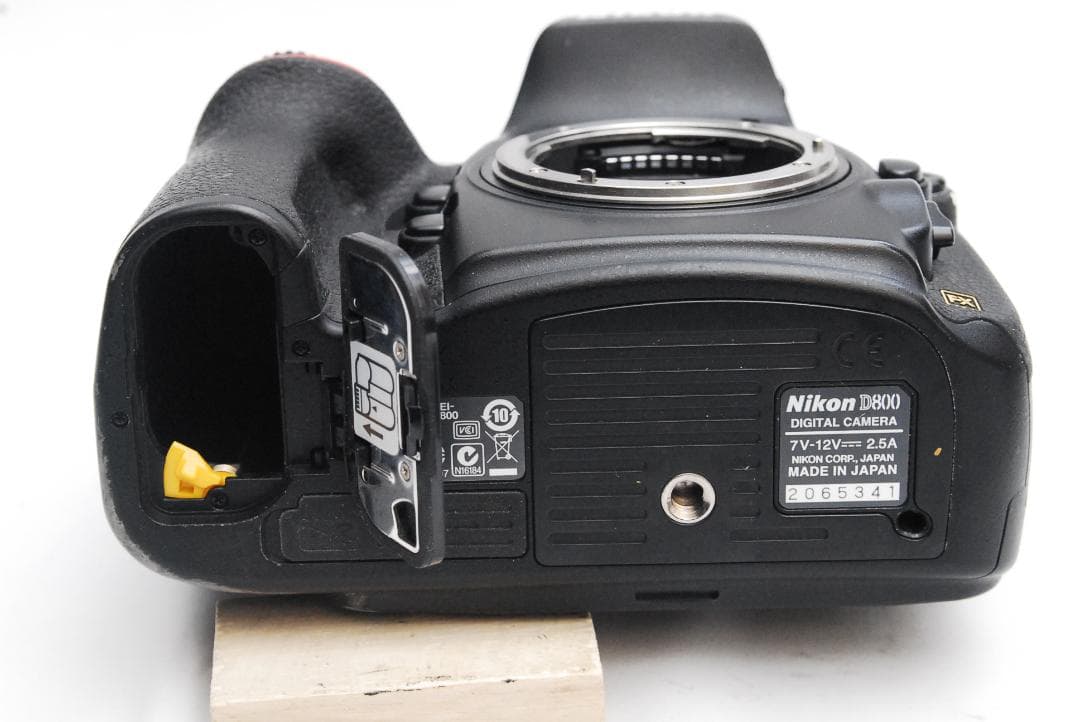Nikon D800/DX VR 18-55mm (良品）