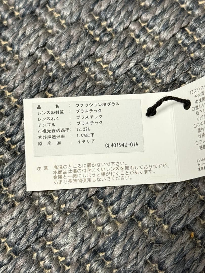 CELINE ブラックサングラス ゴールドロゴ付き