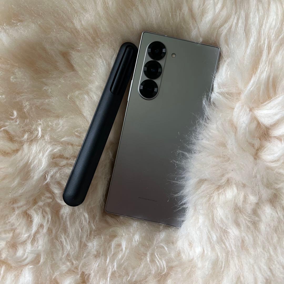 ほぼ使用してない　Samsung Galaxy Z Fold6 256GB 本体