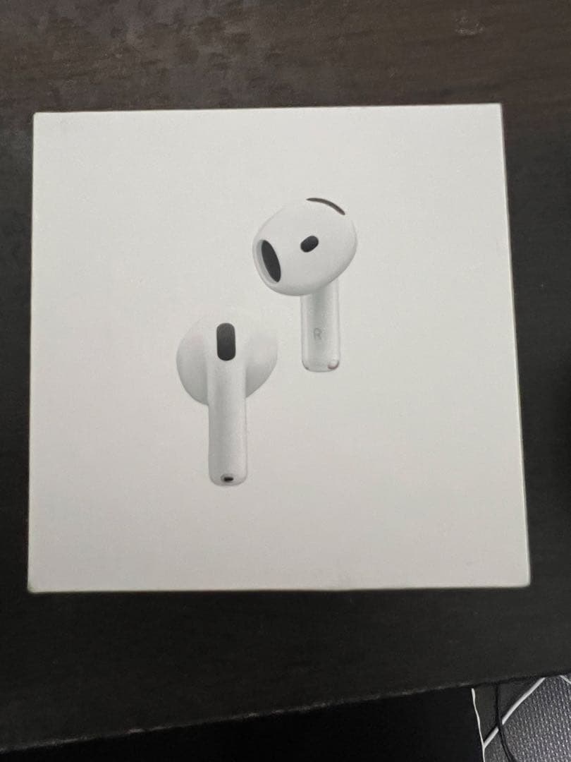 AirPods本体と充電ケース