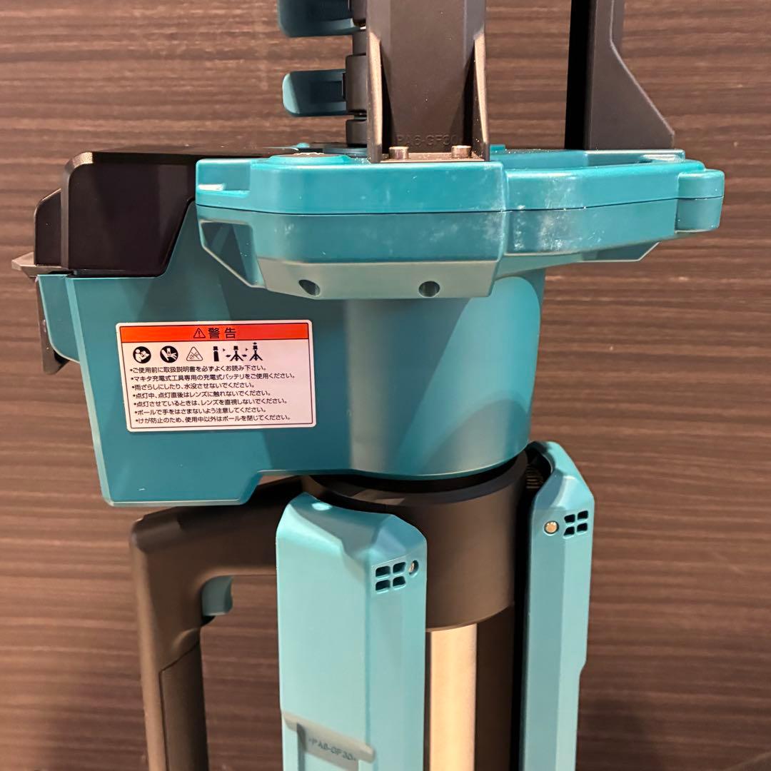 マキタ makita 充電式タワーライト ML814