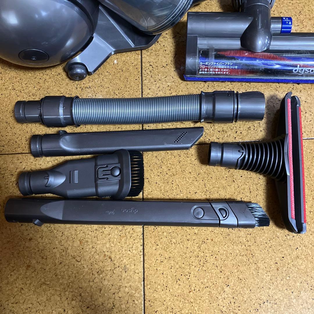 Dyson DC63 キャニスター掃除機 本体　布団掃除ツール　隙間ノズル
