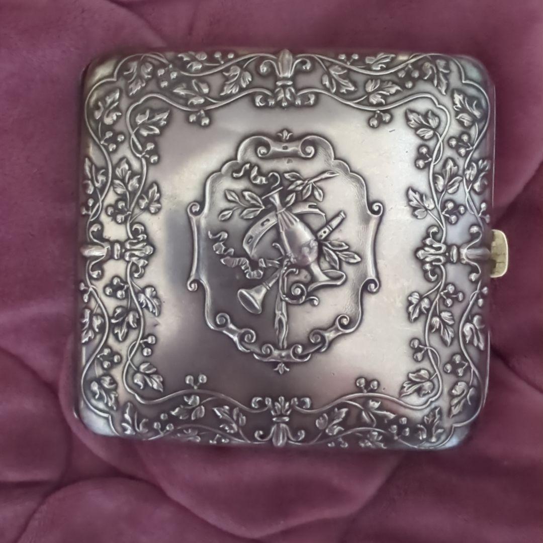 仏直送　純銀製エンボス柄シガレットケース　ナポレオン三世時代様式