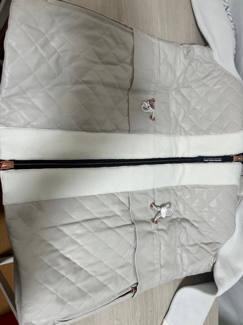 定価5.5万 MARK&LONA CODE キルティング ブルゾン 36 白 金