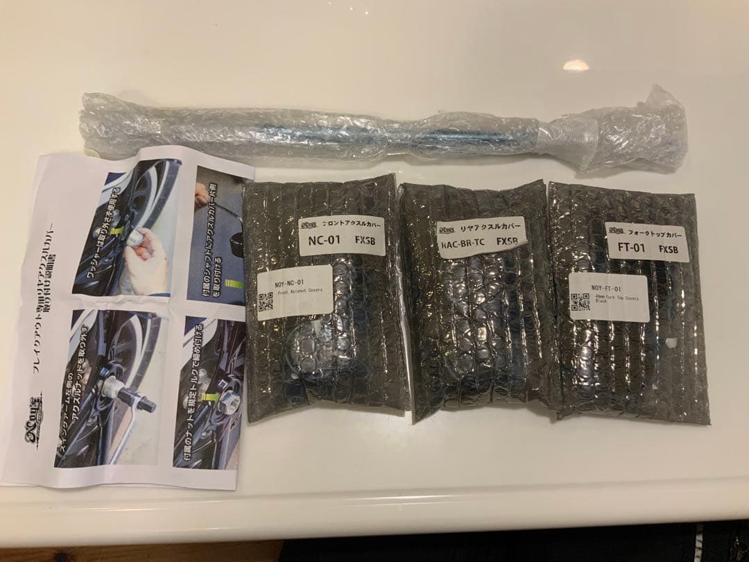 おまけ付きハーレーブレイクアウト　ノイズカスタムファクトリーアクスルナットカバー