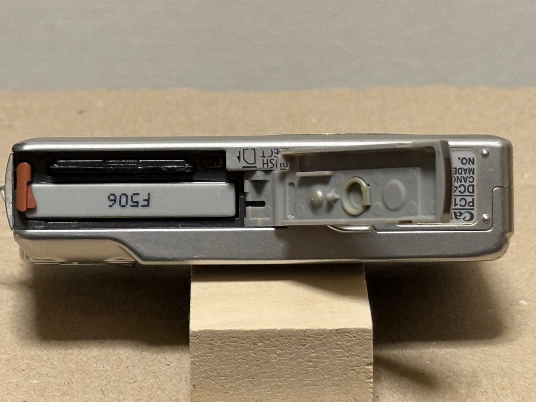 Canon IXY DIGITAL 60 本体と付属品