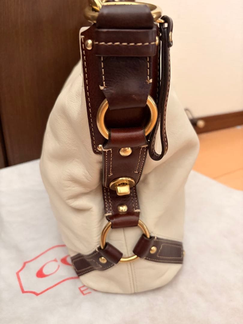 COACH ホワイトレザー ショルダーバッグ