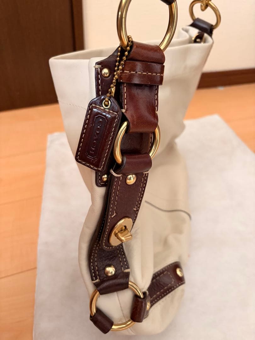 COACH ホワイトレザー ショルダーバッグ