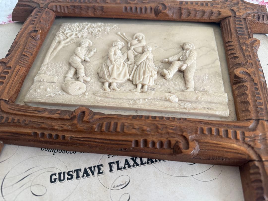 フランスアンティーク　鍾乳石のレリーフ　木彫りのフレーム