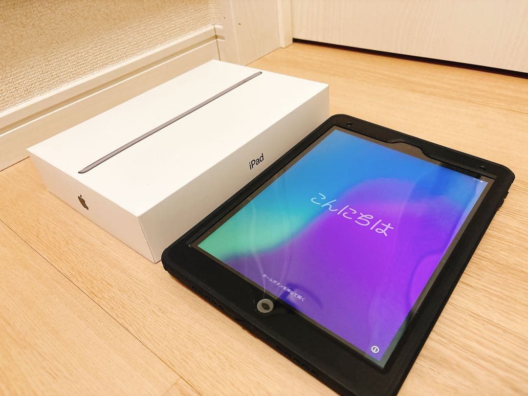 美品　IPad 第8世代 32Gb 本体 防水ハードケース付き