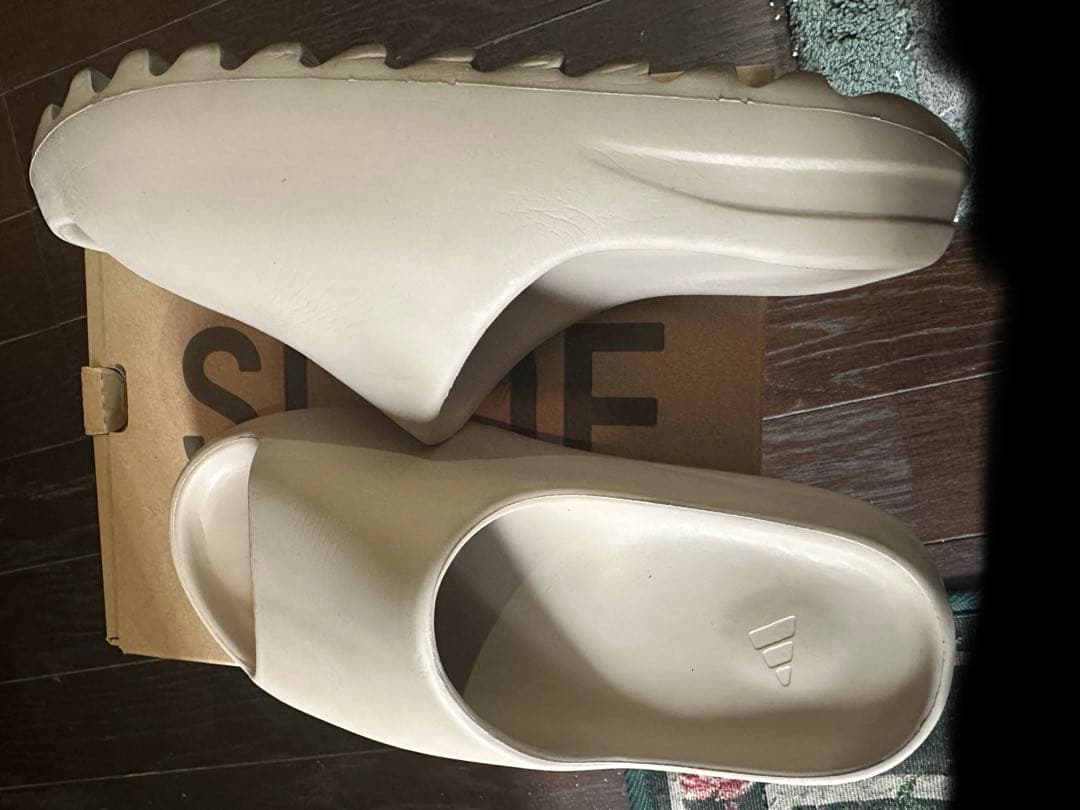 靴 adidas YEEZY Slide \"Pure\" (GZ5554)