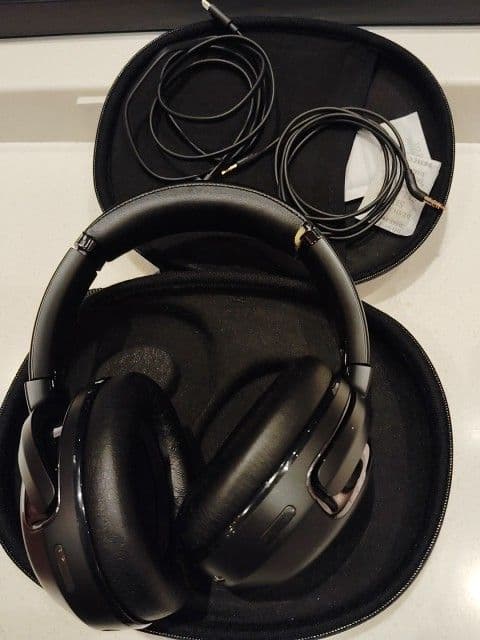 ヘッドホン JBL tour one m2