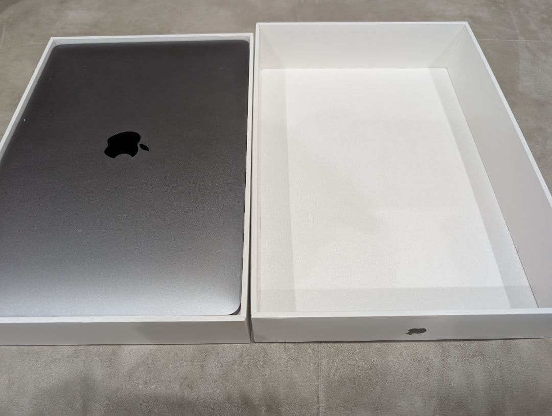 [箱充電器付]MacBookair 13インチ グレー8GB SSD256GB