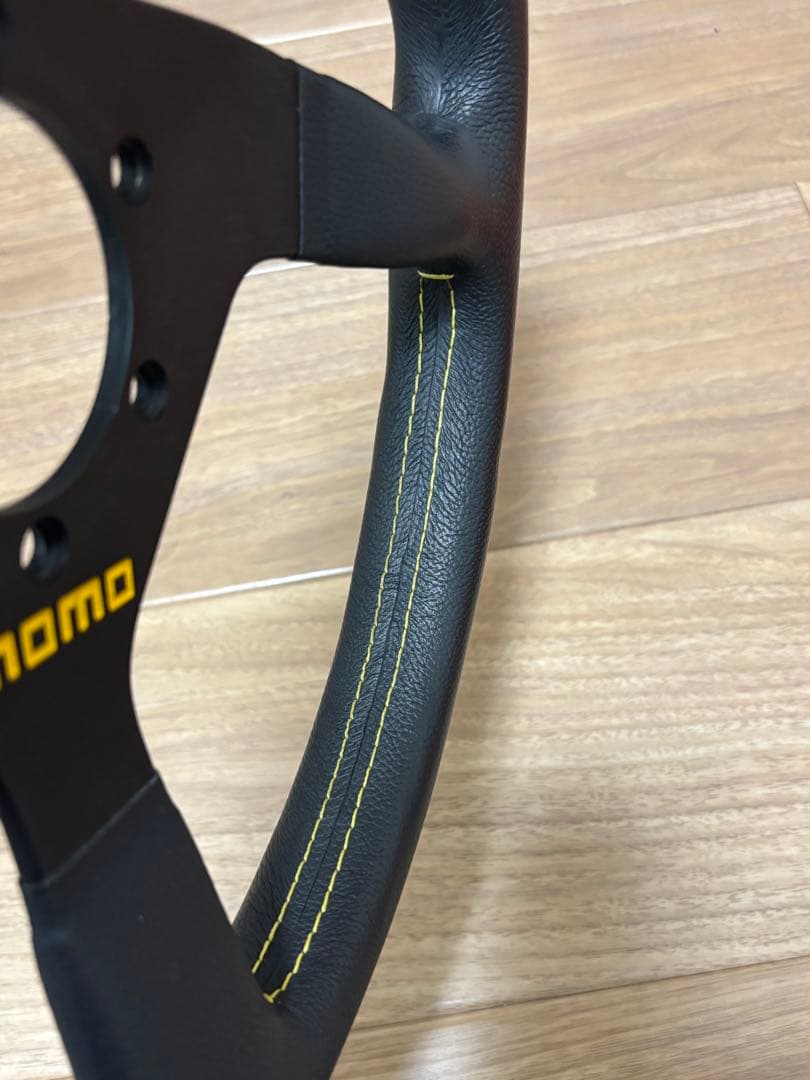 MOMO ステアリング　ヴェローチェレーシング　35φ