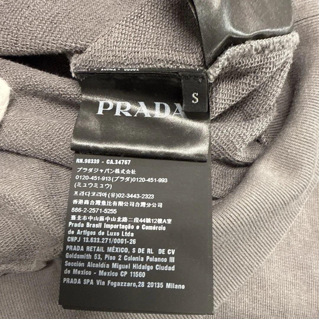 PRADA グレー スウェットトレーナー　nu9