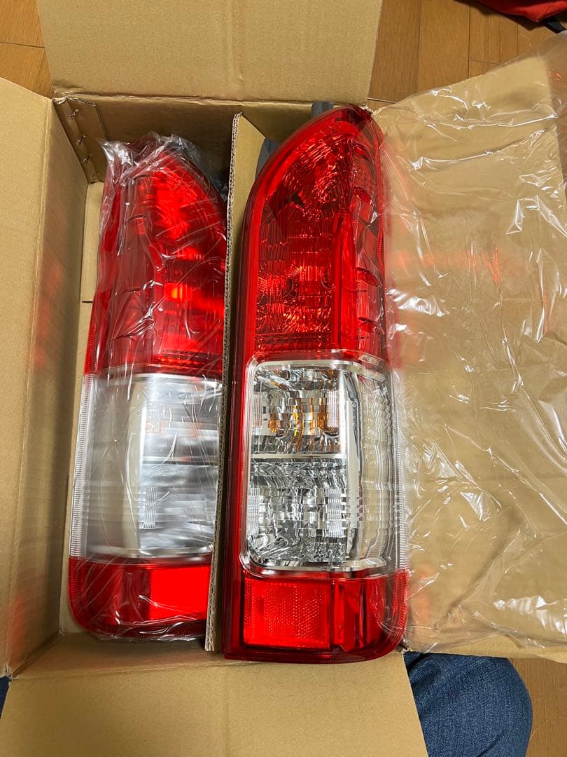 ハイエーステールランプ純正新車外し4型