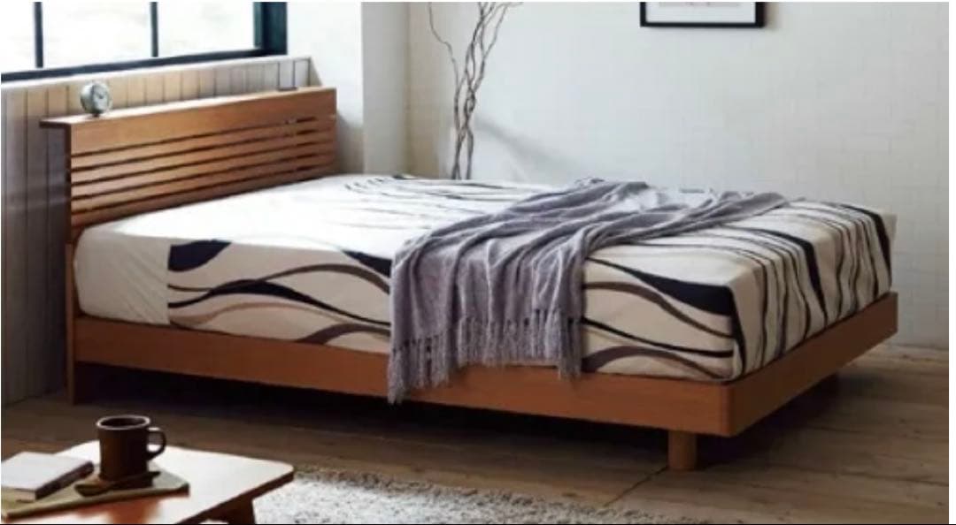 【ka】木製ダブルベッドフレーム コンセント付き