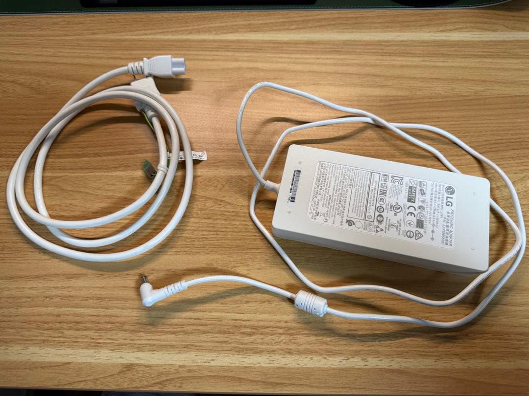 LG 大型ディスプレイ 32UP550-W