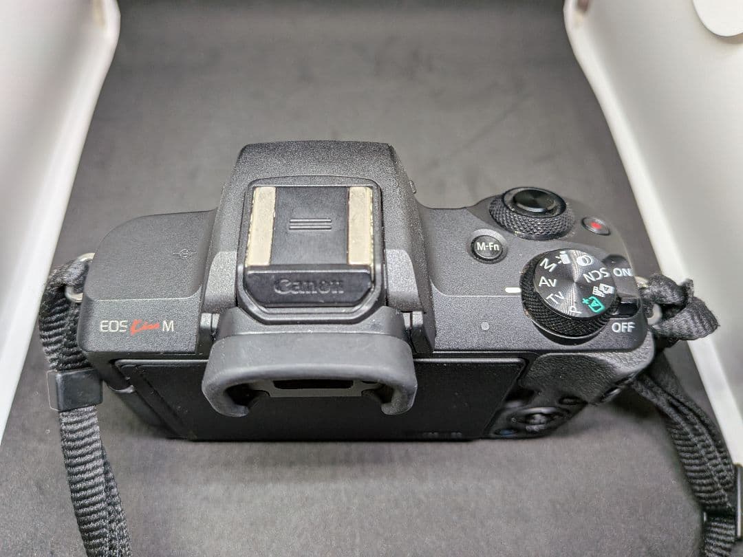 Canon EOS Kiss M ミラーレス一眼 Wズームレンズキット