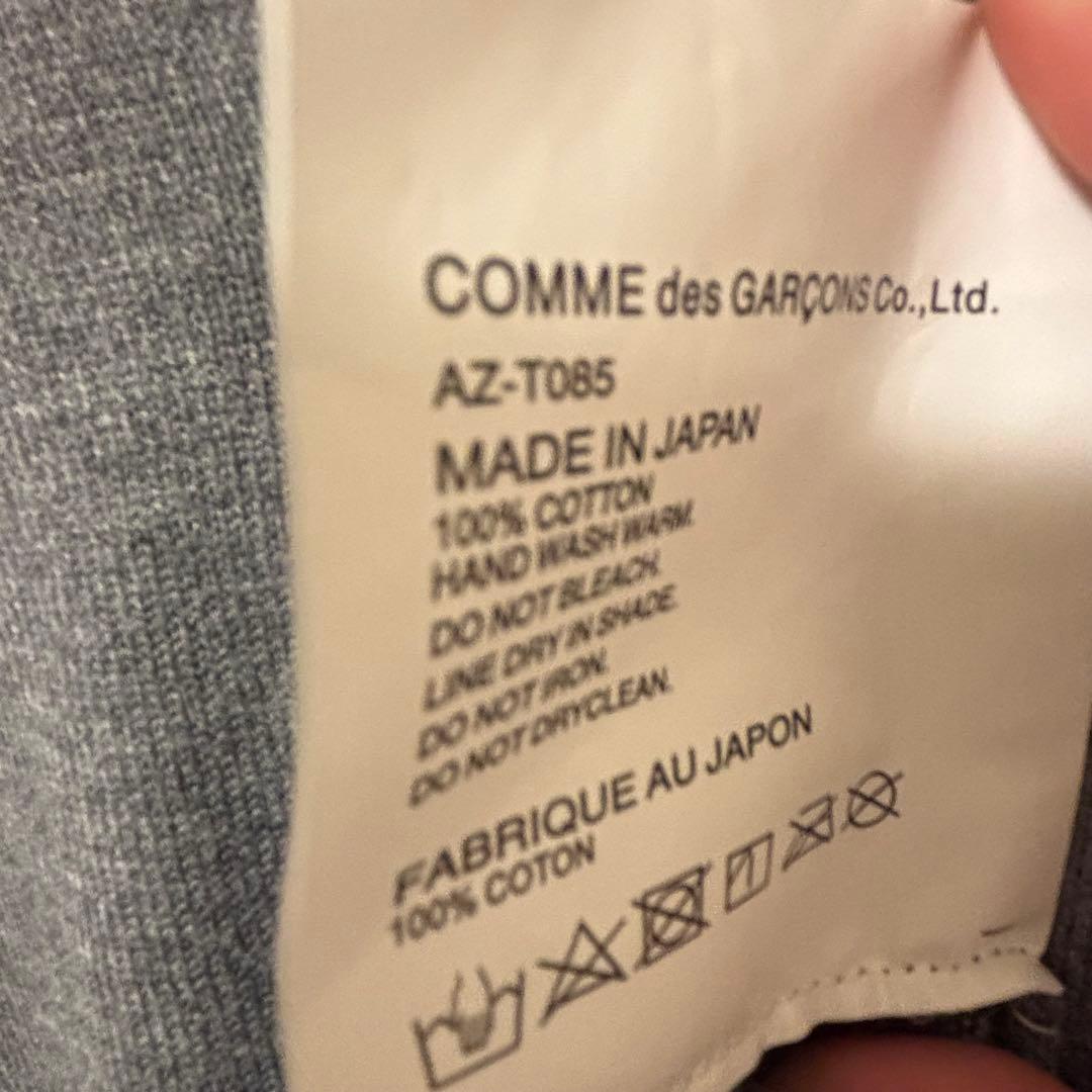 グレーのハート刺繍ニットカーディガン