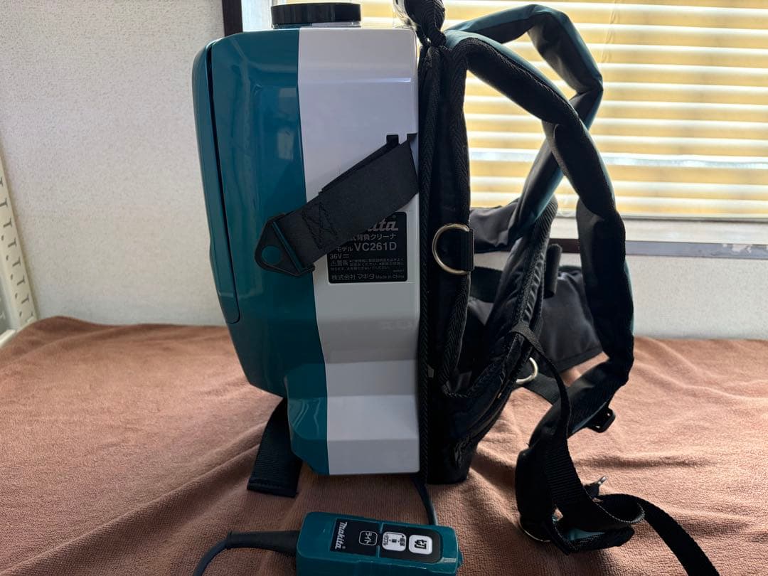 makita 充電式背負クリーナー　VC261D