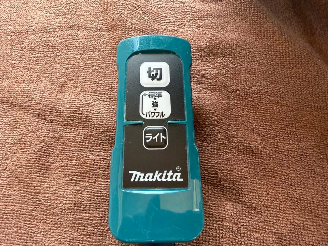 makita 充電式背負クリーナー　VC261D