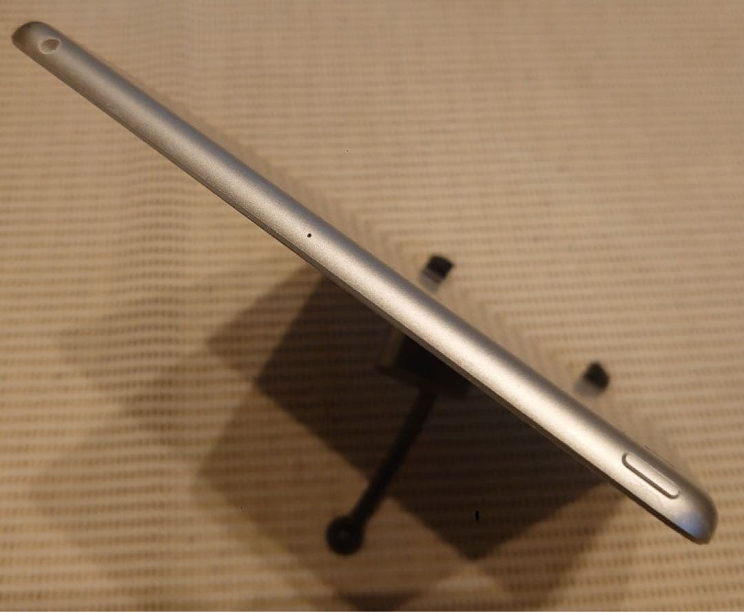 動作品iPad第6世代(A1893)本体128GB送料込ジャンク品7JF8N