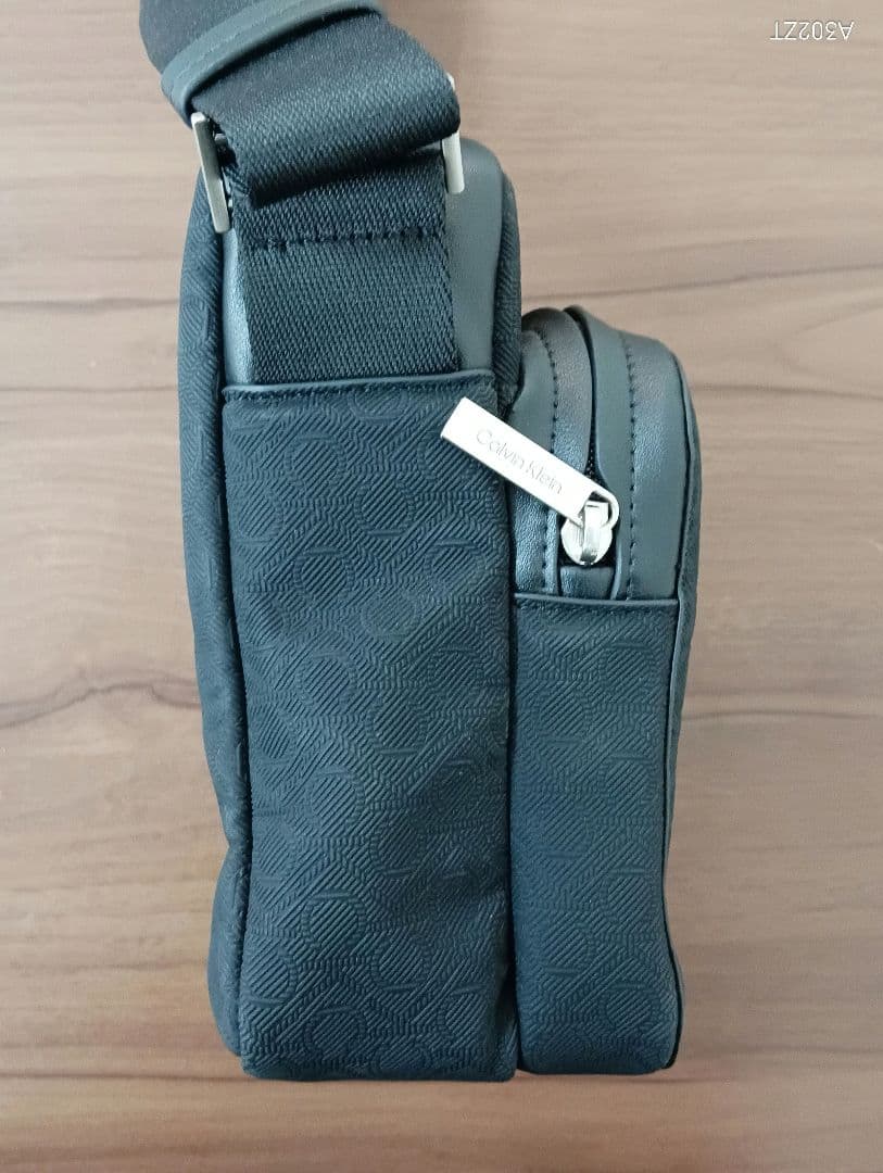 美品　  ショルダーバッグ ブラック　かばん