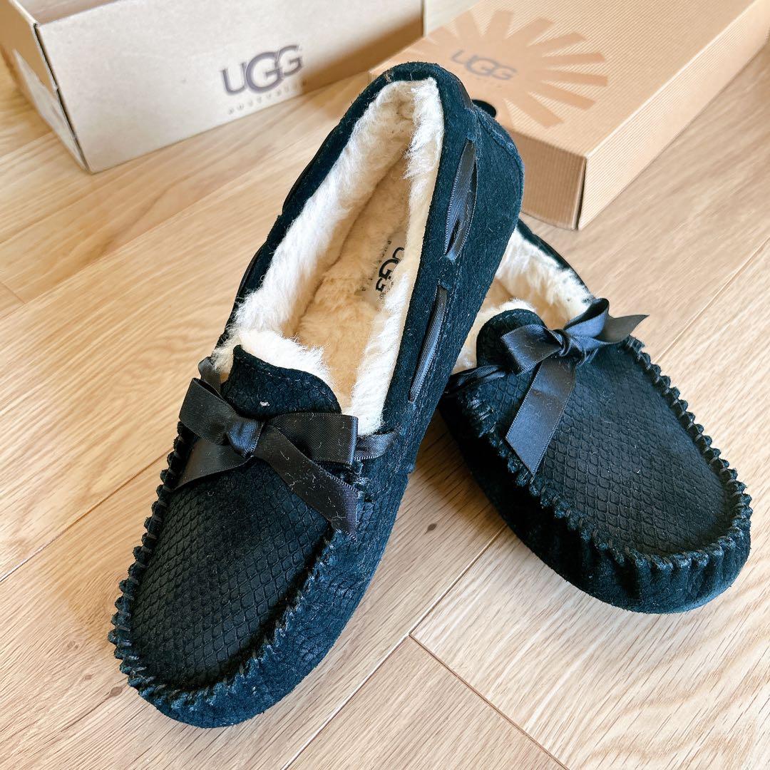 【送料無料】UGG モカシン　ダコタ 24cm usサイズ7 黒 ブラック