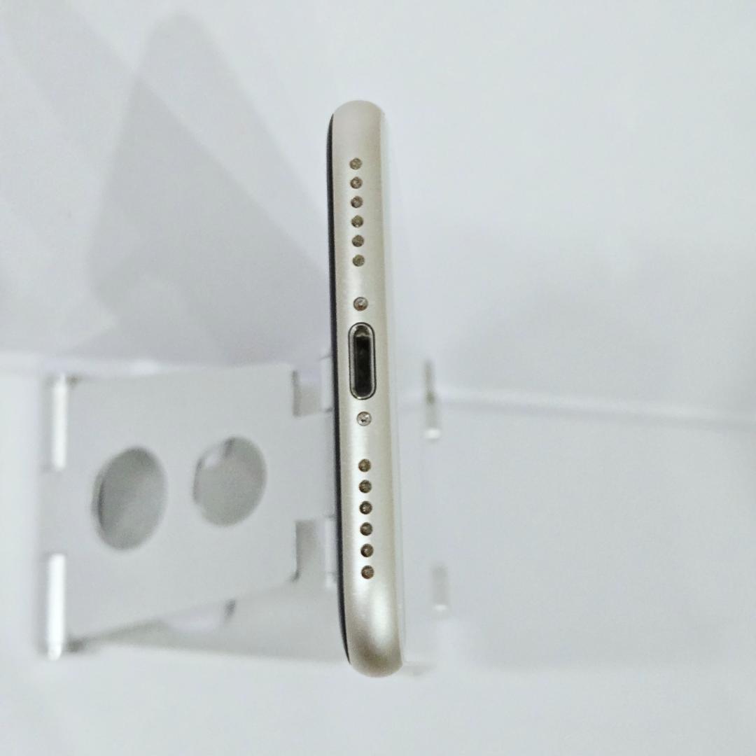 03 iPhoneSE 第三世代 スターライト SIMフリー 美品