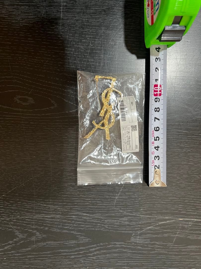 YSL ゴールドロゴブローチ
