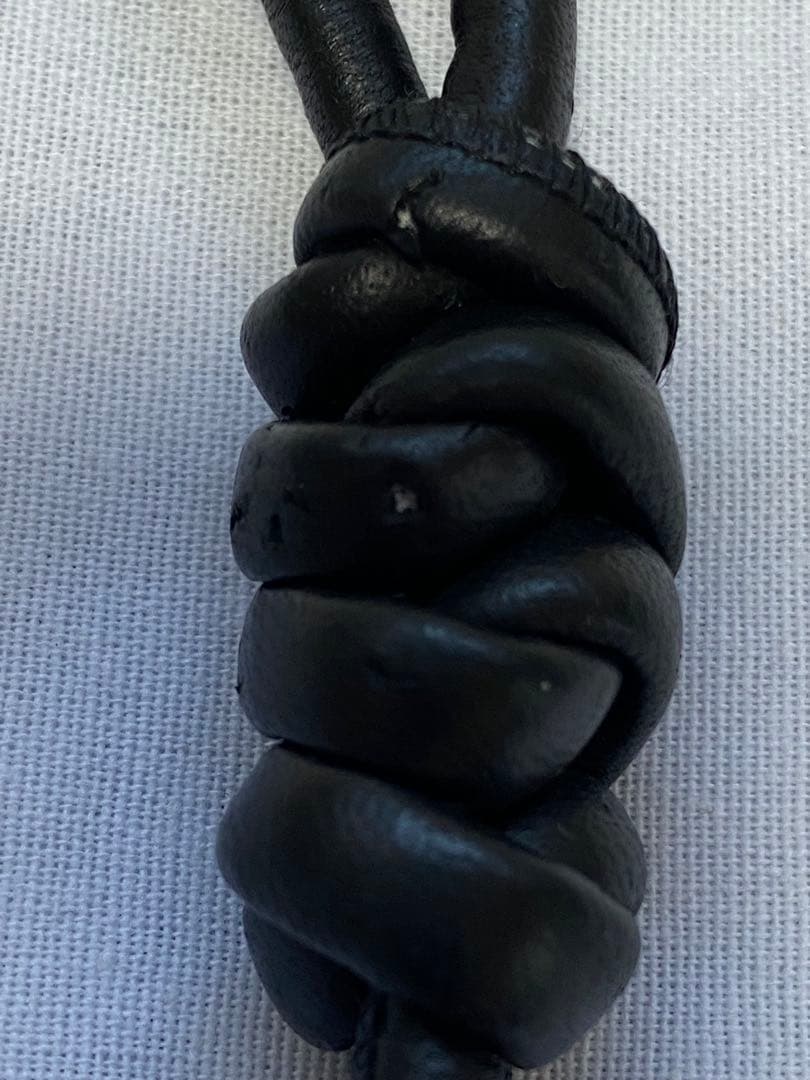 BOTTEGA VENETA 編み込みレザーキーホルダーブラック