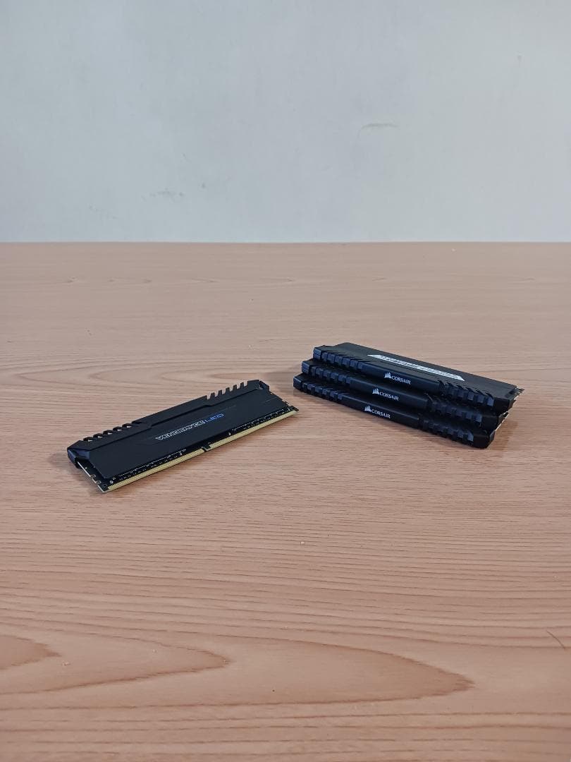 コルセア　 VENGEANCE LED DDR4 64G (16Gx4)