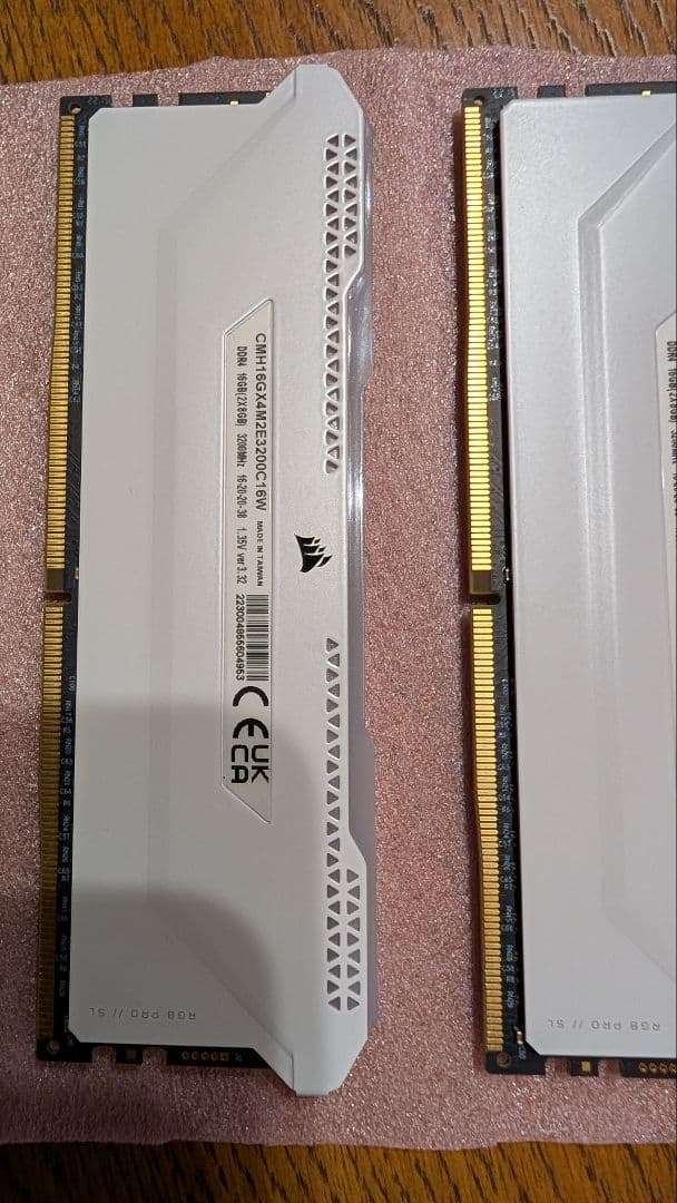 メモリー CORSAIR DDR4 3200Mhz 16GB VENGEANCE RGB