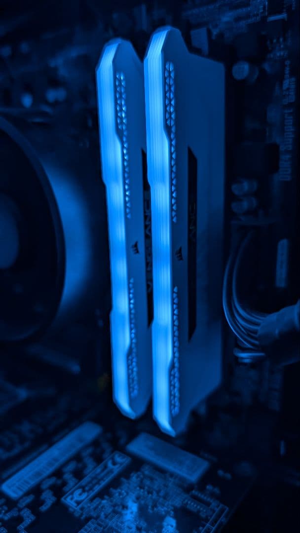 メモリー CORSAIR DDR4 3200Mhz 16GB VENGEANCE RGB