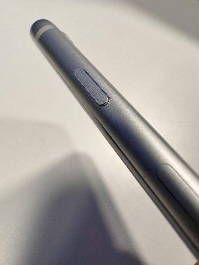 Apple iPhone 8 シルバー 64GB バッテリー残100%