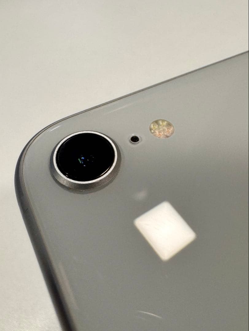 Apple iPhone 8 シルバー 64GB バッテリー残100%