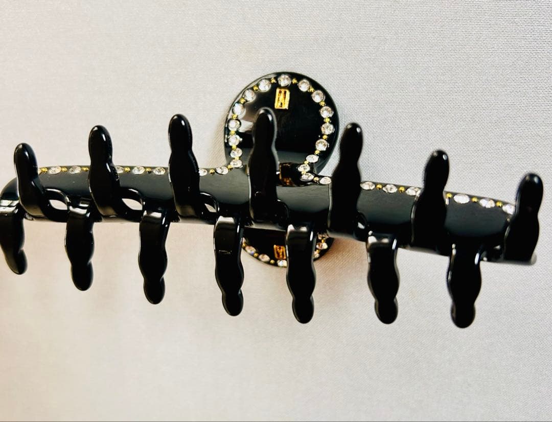 アレクサンドルドゥ パリ ヴァンドームコレクション 黒 Mクリップ ストーン付き