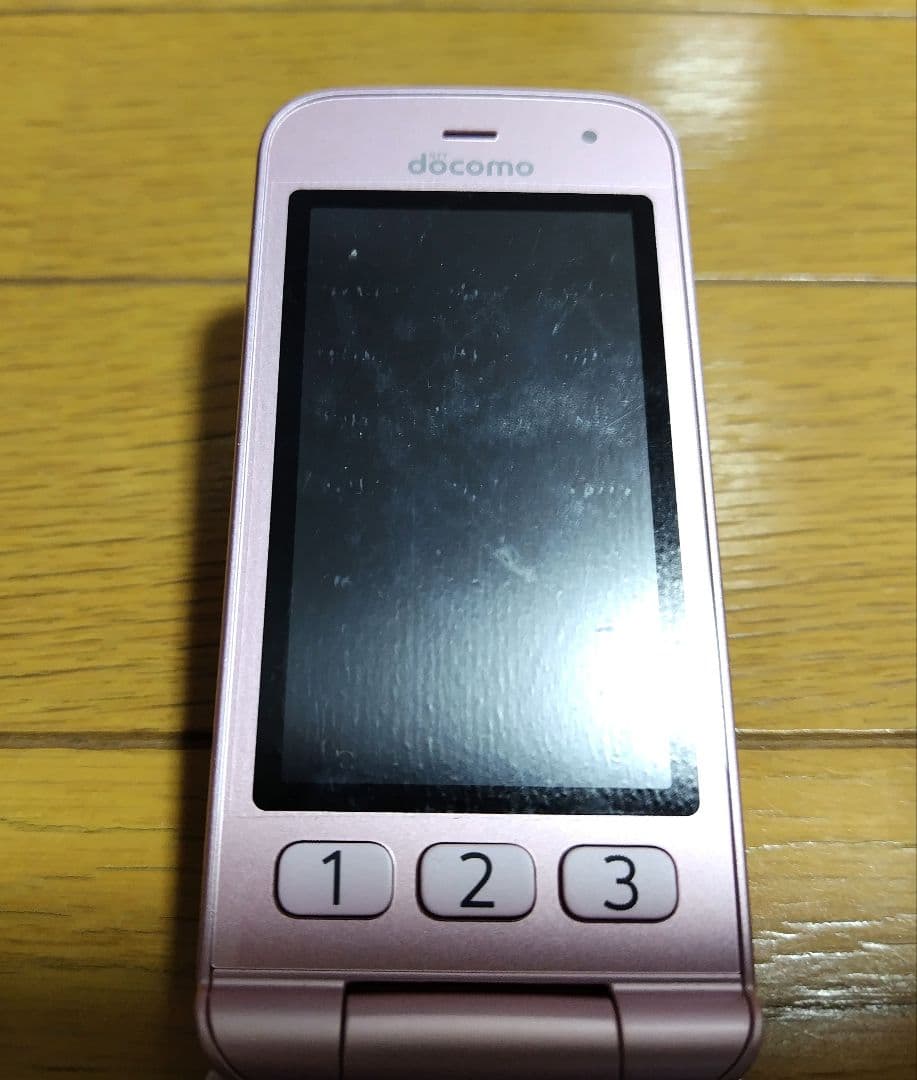 ドコモ　F-01M ガラケー　らくらくホン ピンク　純正卓上ホルダー付き