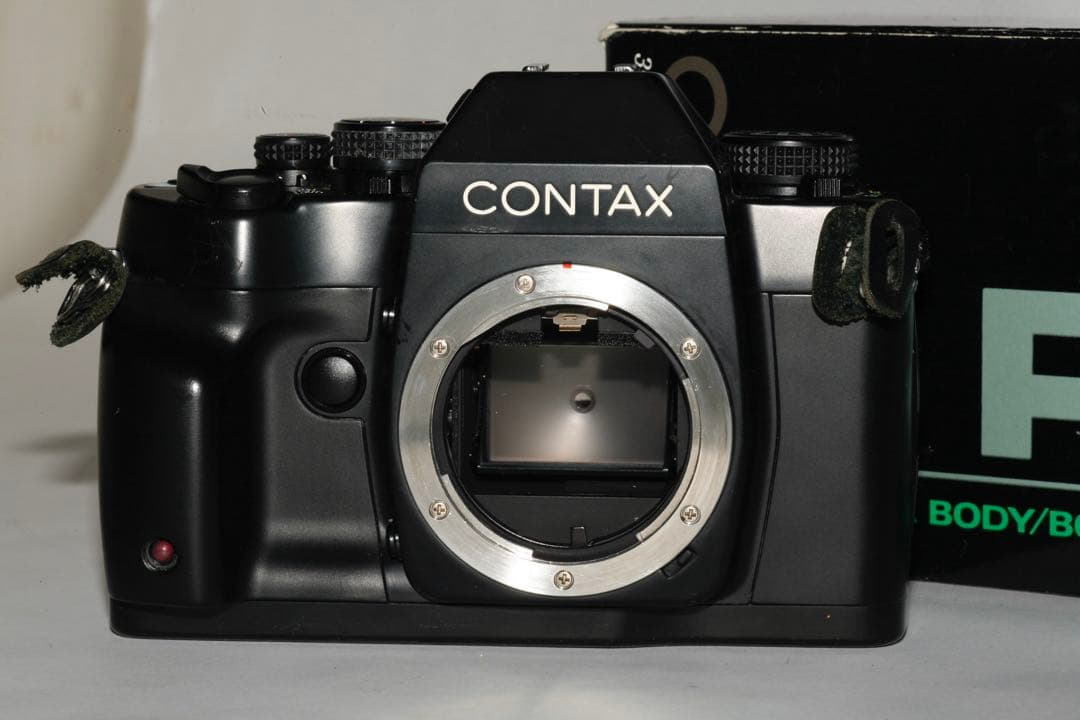 コンタックスCONTAX RXボディ（箱付き）+オマケレンズとストロボ