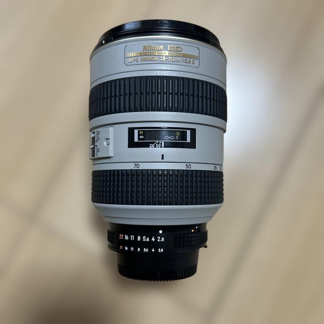 Nikon ED AF-S 28-70mm 1:2.8 D ライトグレー