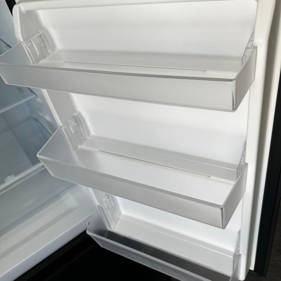 131⭕️【25年製】冷蔵庫　小型　パナソニック　美品　マット　黒　安い　設置無料