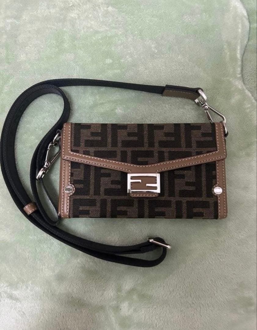 【極美品】Fendi ショルダーバッグ　ソフトトランク