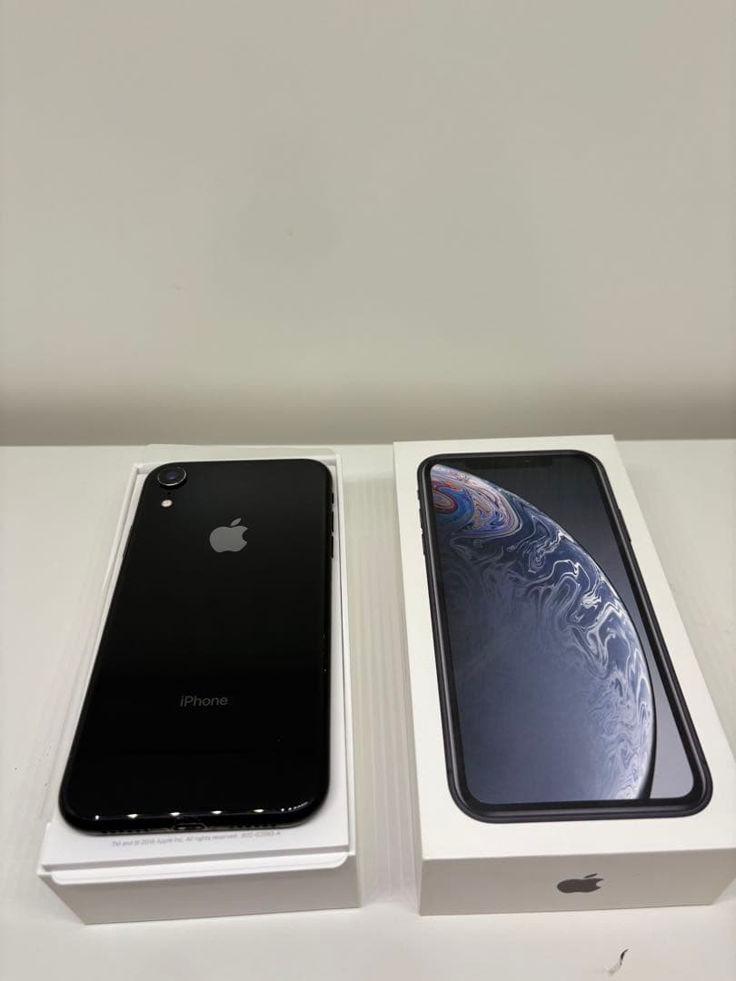 ぺ*様 Apple iPhone XR ブラック128ギガ本体 箱付き