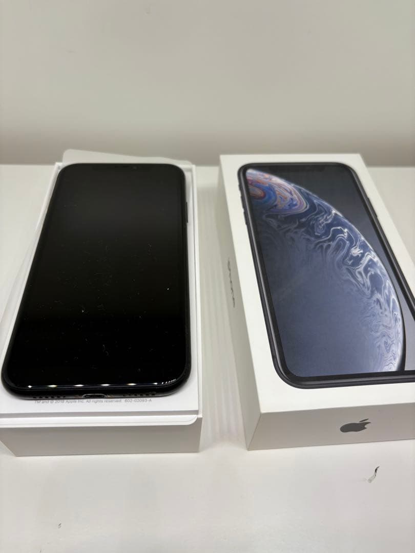 ぺ*様 Apple iPhone XR ブラック128ギガ本体 箱付き