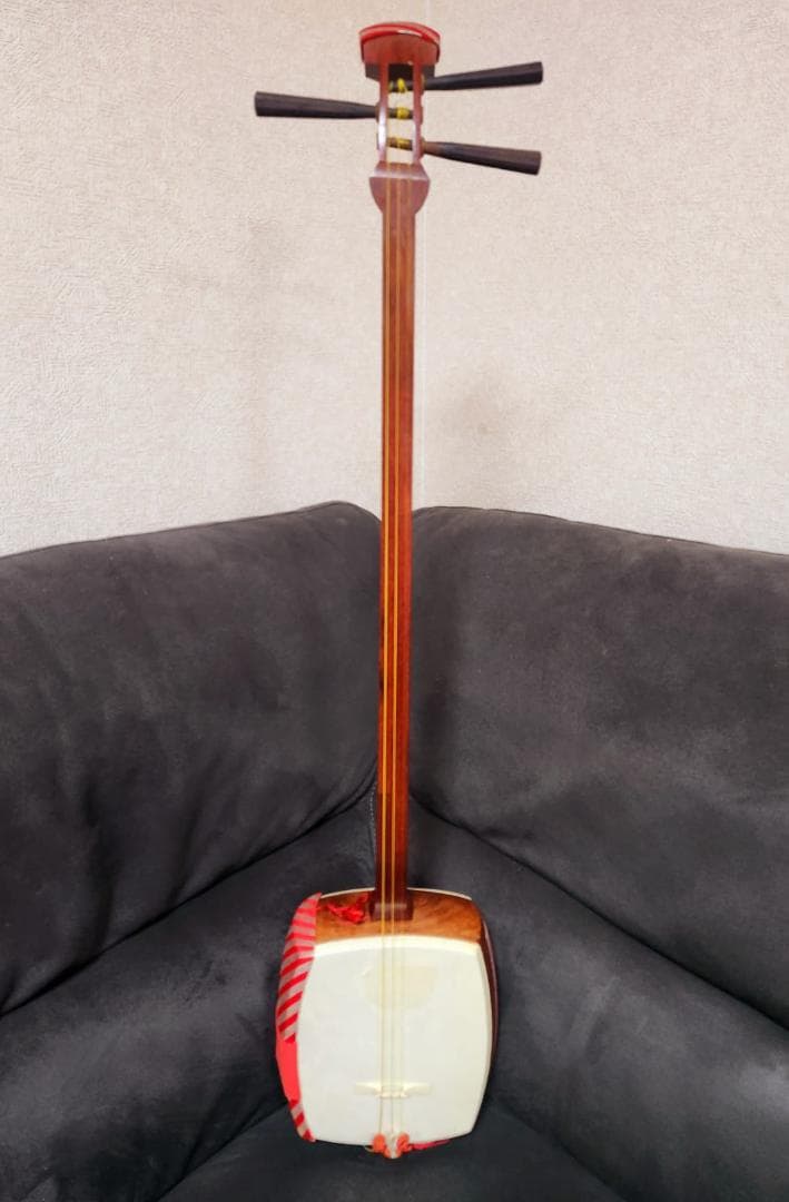 長唄三味線、細い棹、花梨、適切なサイズ、丸胴、皮に破れなし、本革