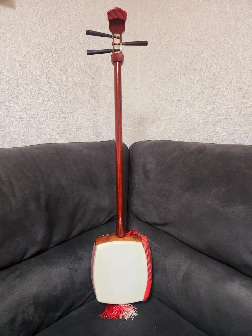 長唄三味線、細い棹、花梨、適切なサイズ、丸胴、皮に破れなし、本革