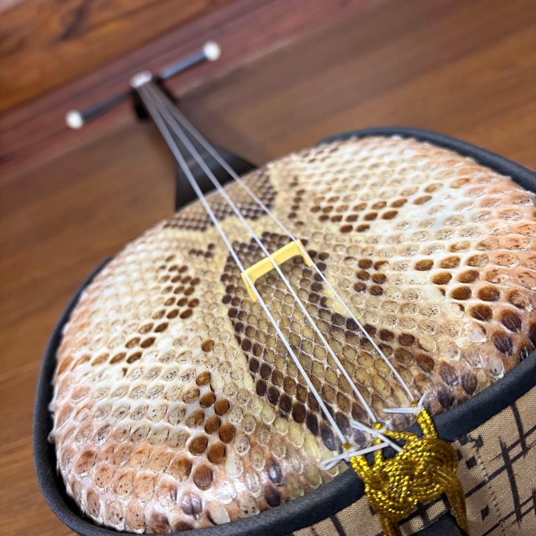 超美品 沖縄三線 三線 蛇皮 民謡 和楽器 沖縄