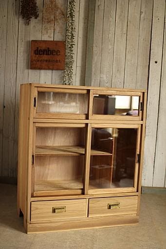 古い木枠のガラス戸棚　引き出し2杯