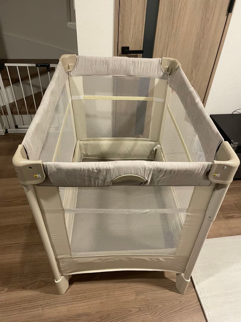 アップリカ ココネルエアープラスAB ホワイトベージュ　収納バッグ付き